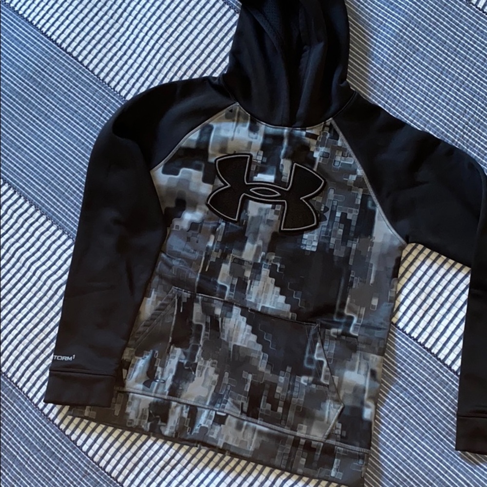 Under Armour hoodie in like new condition